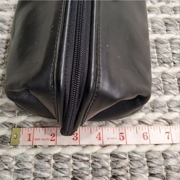 Dopp Leather Sienna Cowhide Toiletry Travel Bag - Picture 6 of 8